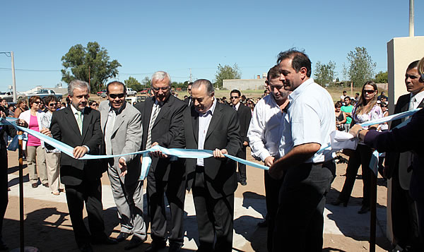 FOTO: entrega de 100 casas del Plan Plurianual en Victorica