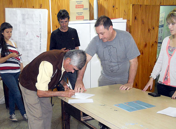 entrega de tarjetas alimentarias e informes de pago de pensiones