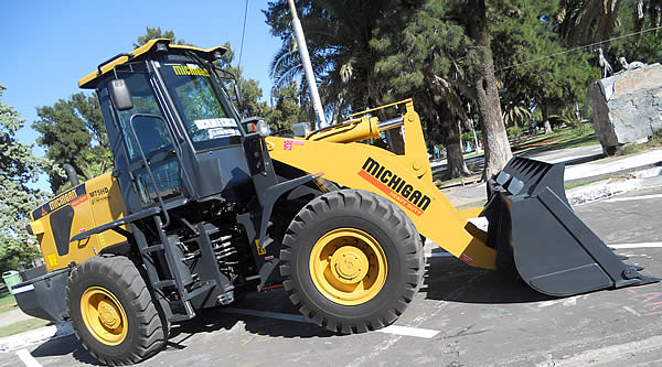 Presentan la Pala Cargadora 0 Km que se suma al Parque Automotor Municipal