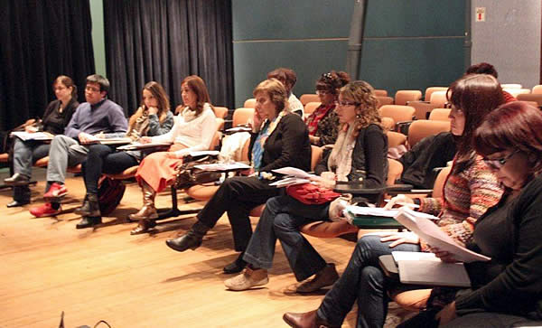 La Profesora Carmen Carripi participó de un curso de Archivística