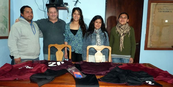 Vestimenta del equipo de fútbol femenino municipal