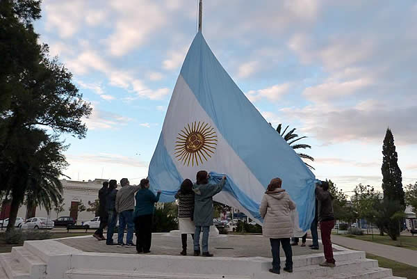 Izamiento del Pabellón Nacional