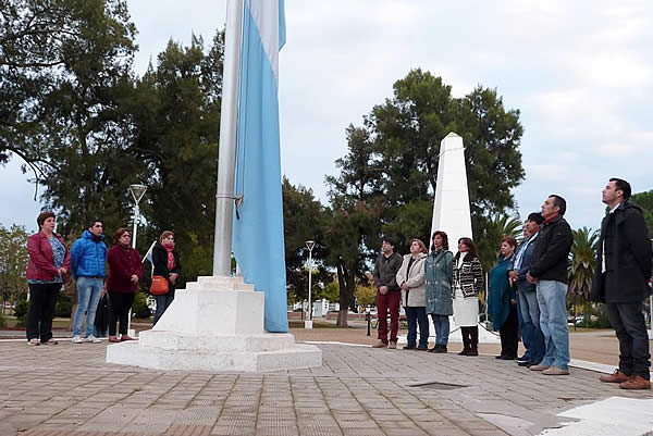 Izamiento del Pabellón Nacional